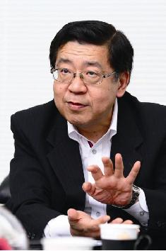 福田　一成　氏